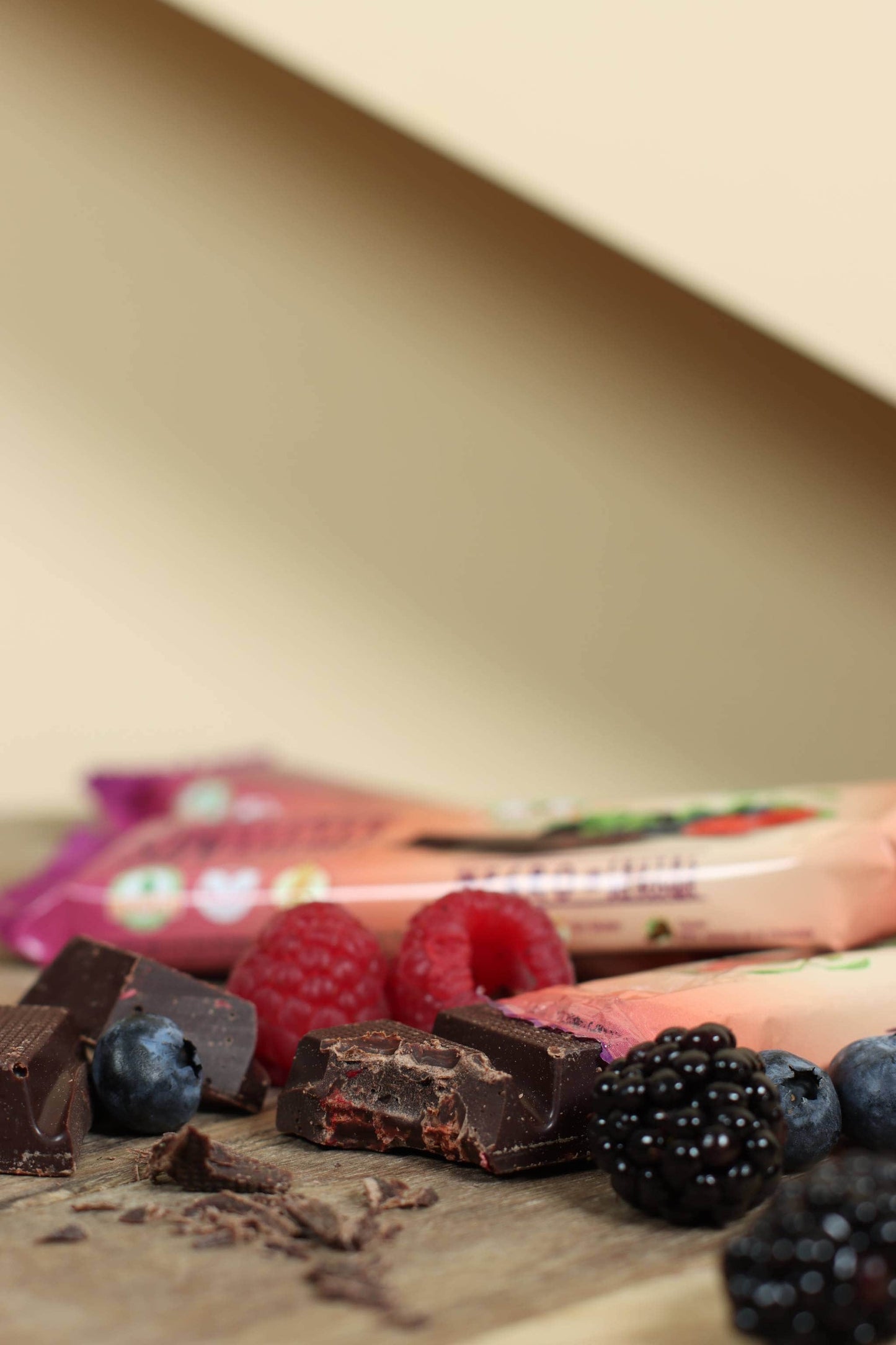 Zartbitter Schokoriegel mit Waldfrucht ohne Zuckerzusatz 35 g