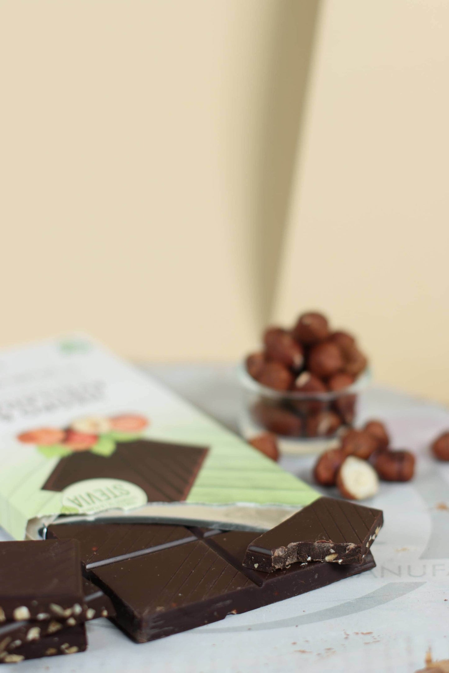 Zartbitter Schokolade mit Haselnuss ohne Zuckerzusatz 125 g
